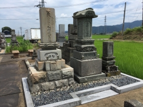 福井市内の霊園にてお墓のクリーニングをしました